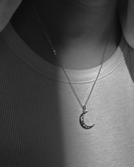 CELESTE MOON NECKLACE-4